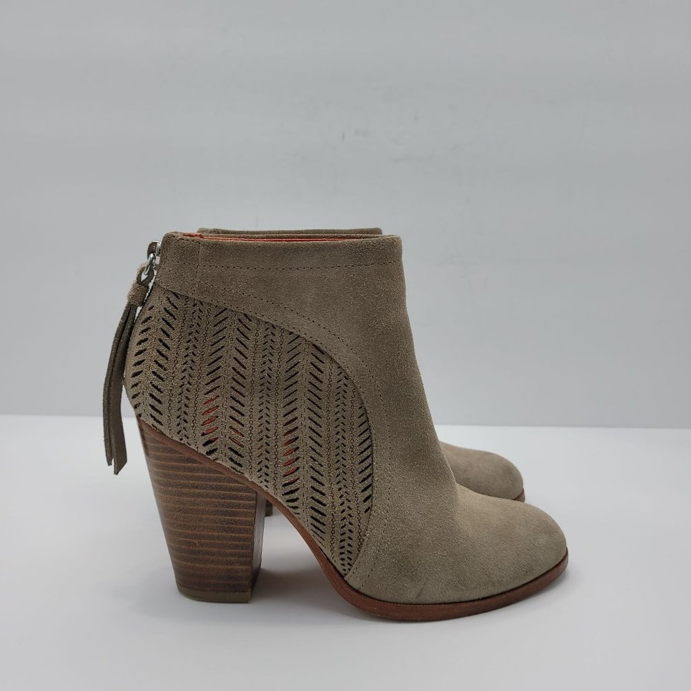 Coach Honey Suede Beige Block Heel Women's Shoes Q1963 US Size 6B